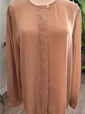 Chaus Vintage Button-Front Round Neck Blouse in Camel